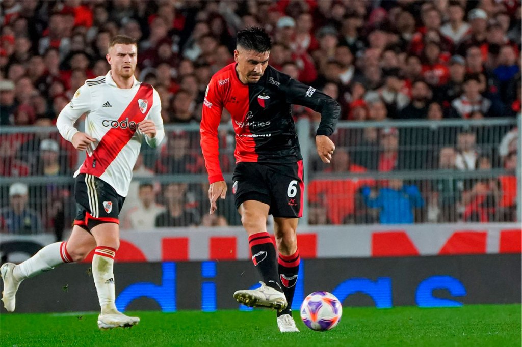 Tendencia en ascenso: La resurrección de las camisetas de manga larga en el fútbol&nbsp;argentino