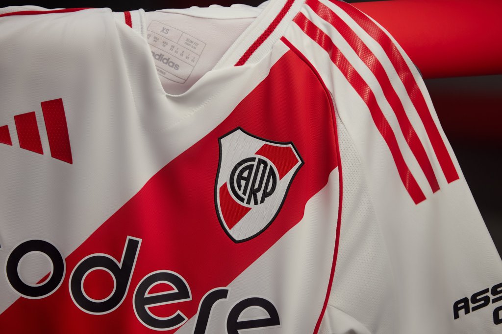 Homenajeando a la temporada del ’86, River presentó su nueva&nbsp;camiseta