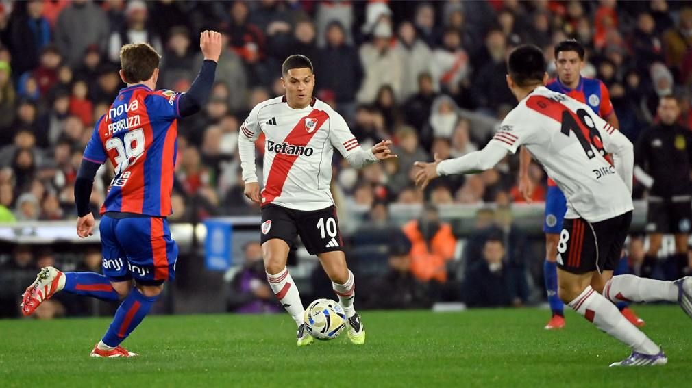Preocupación en River: Maxi Salas sufrió una lesión en el primer tiempo frente a San&nbsp;Lorenzo
