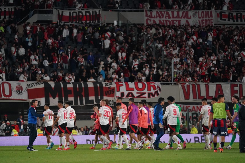 River se fue del Monumental entre silbidos tras perder con&nbsp;Riestra
