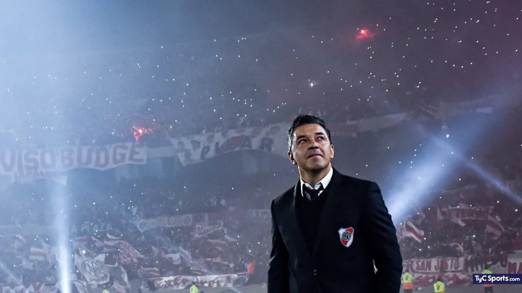 Gallardo se fue ovacionado y dejó un mensaje implícito en el Monumental